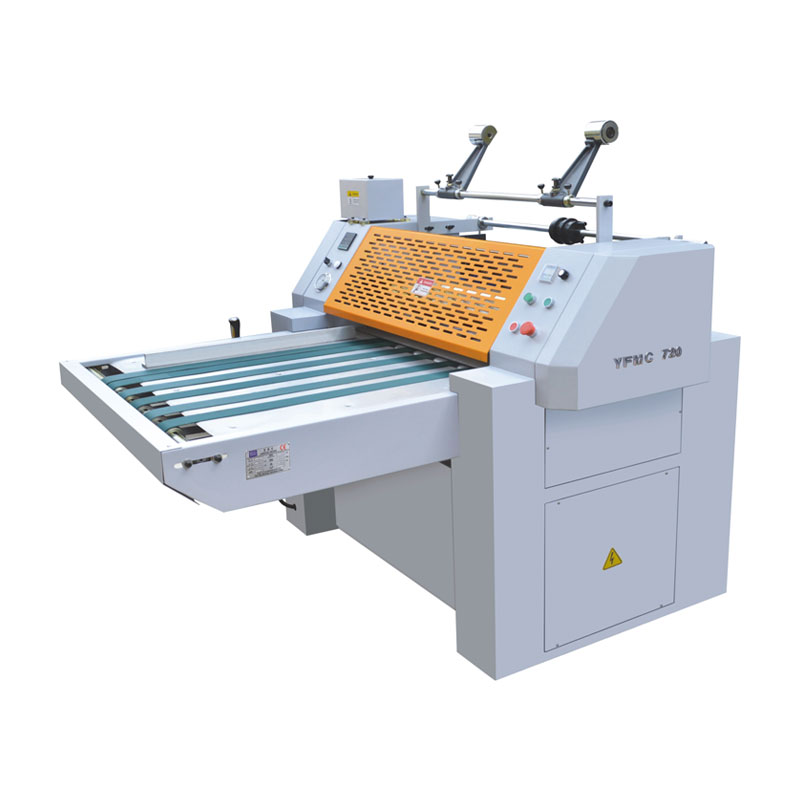 Hvordan fungerer en manuell lamineringsmaskin?