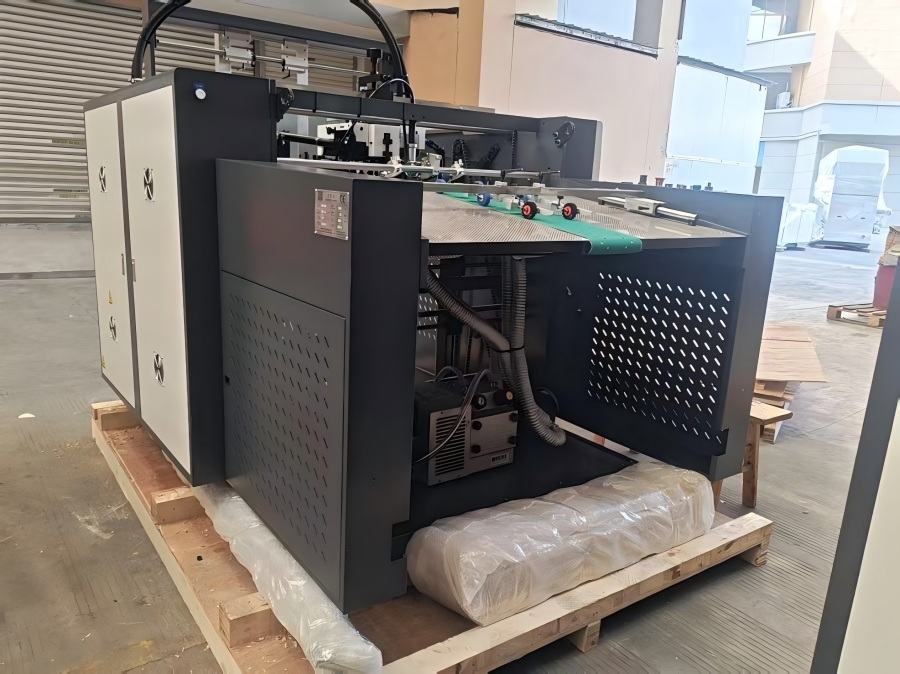 Ny Star YFMD-1050 automatisk høyhastighets lamineringsmaskin er i ferd med å bli sendt til Brasil!