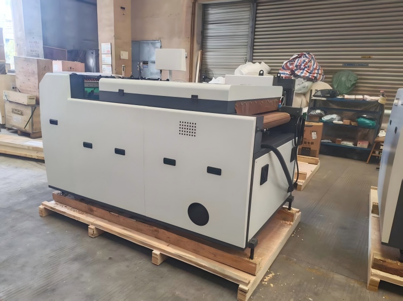 Ny Star SGUV-760A automatisk UV-beleggmaskin vil snart bli sendt.